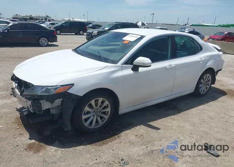 2020 Toyota Camry Le из США, поврежденный, VIN 4T1C11AKXLU355749